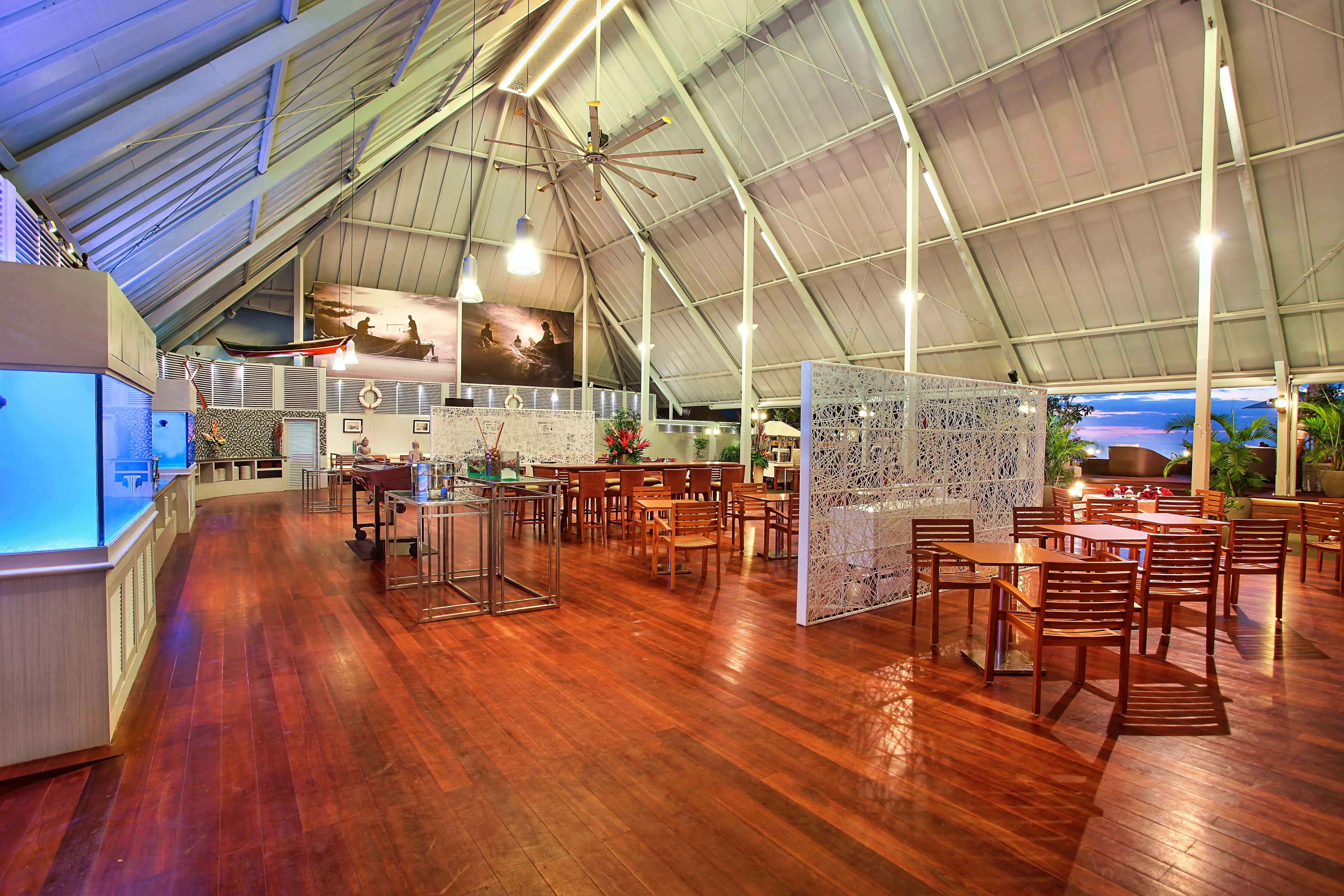 The Kuta Beach Heritage Hotel - Managed By Accor Exterior photo The interior of the restaurant