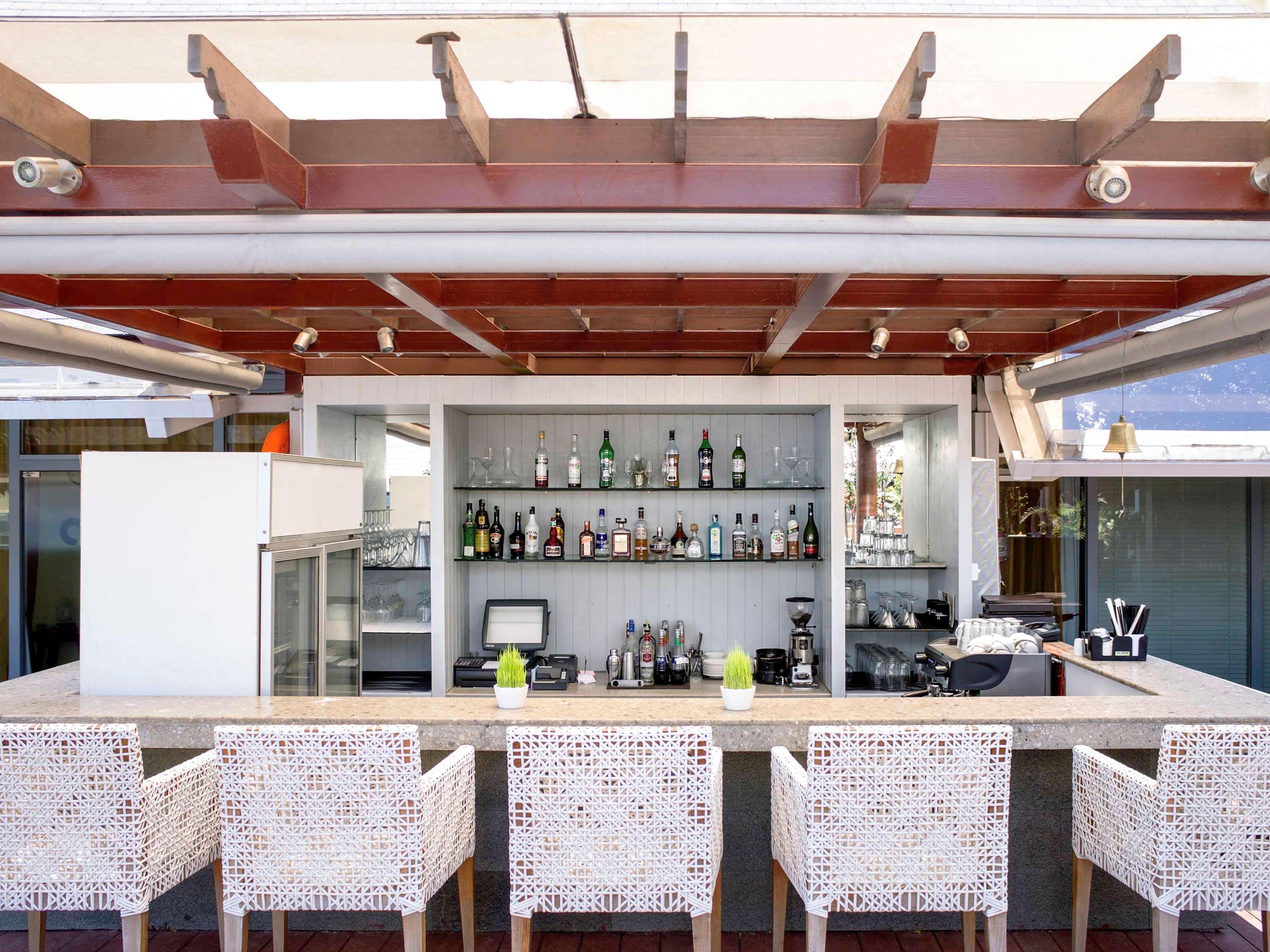 The Kuta Beach Heritage Hotel - Managed By Accor Exterior photo The bar at the Sky Bar