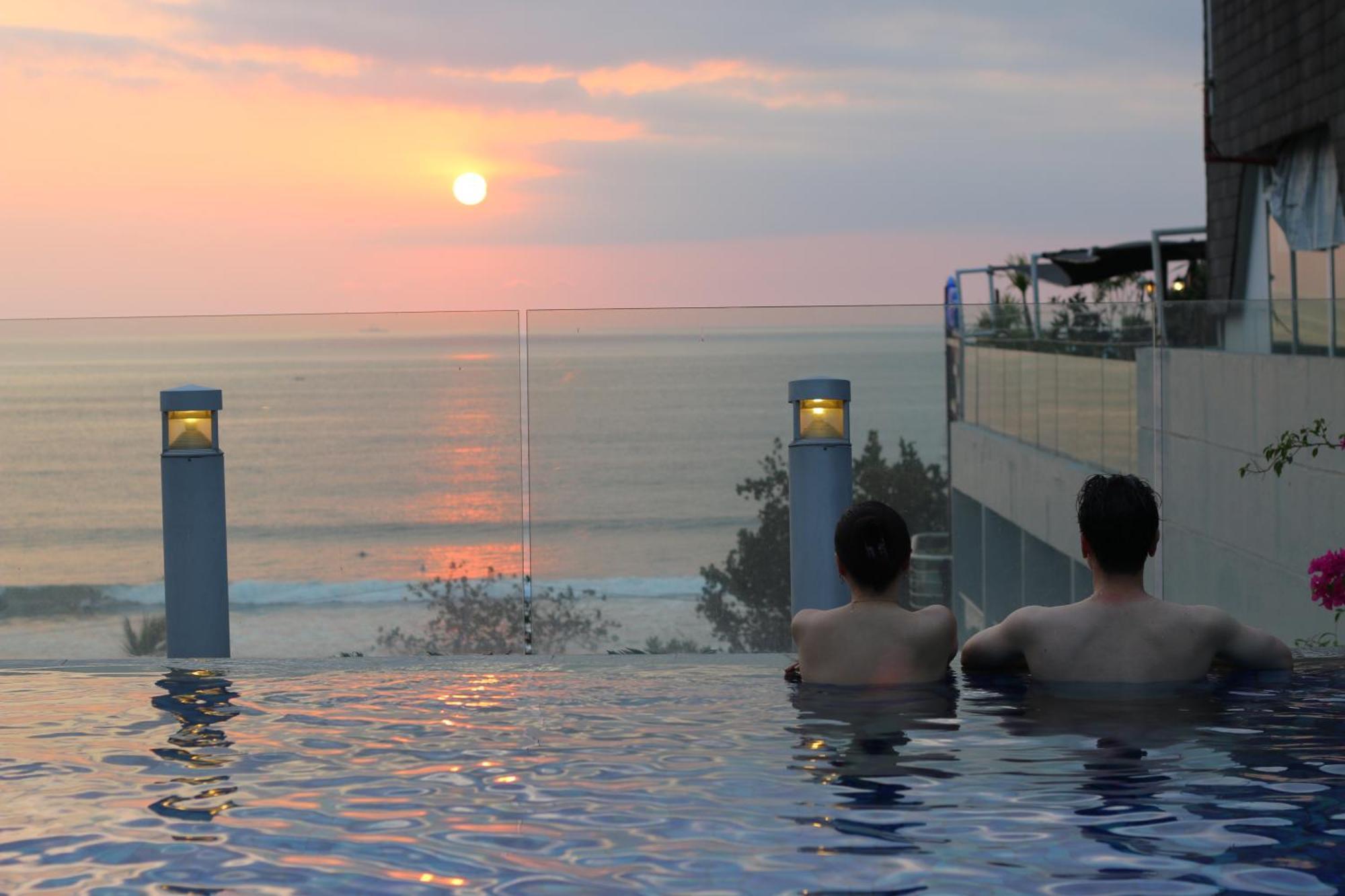 The Kuta Beach Heritage Hotel - Managed By Accor Exterior photo Infinity pool at the Royal Beach Palace, Greece